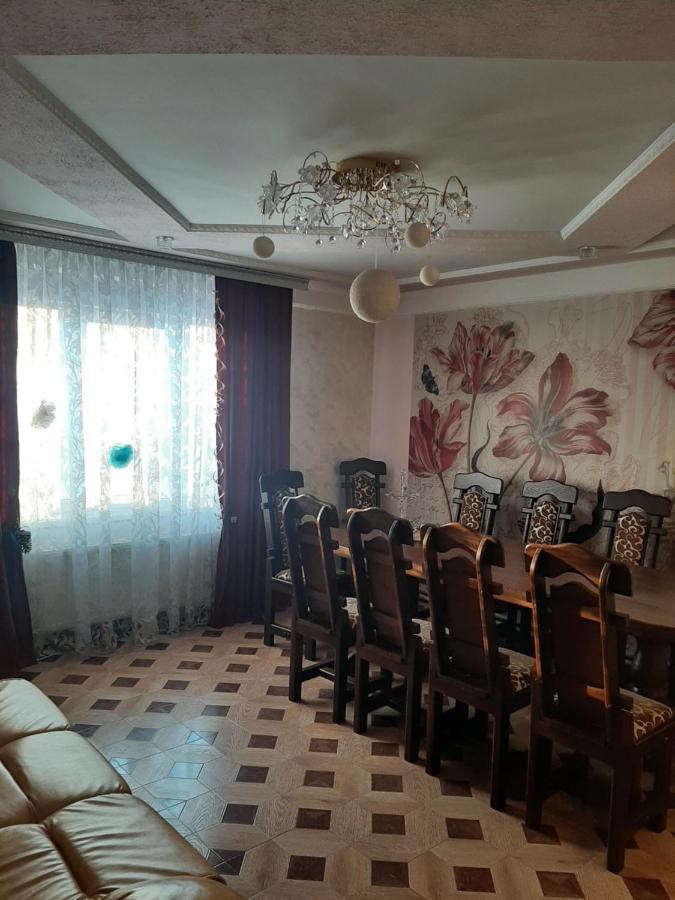 У Ані 拉泽希纳 外观 照片