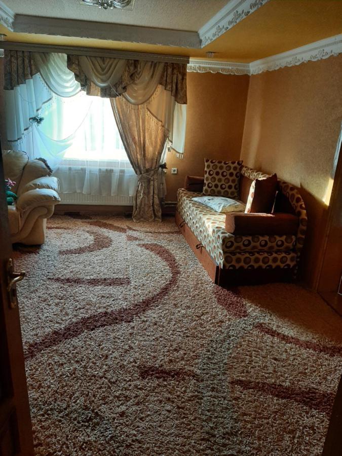 У Ані 拉泽希纳 外观 照片